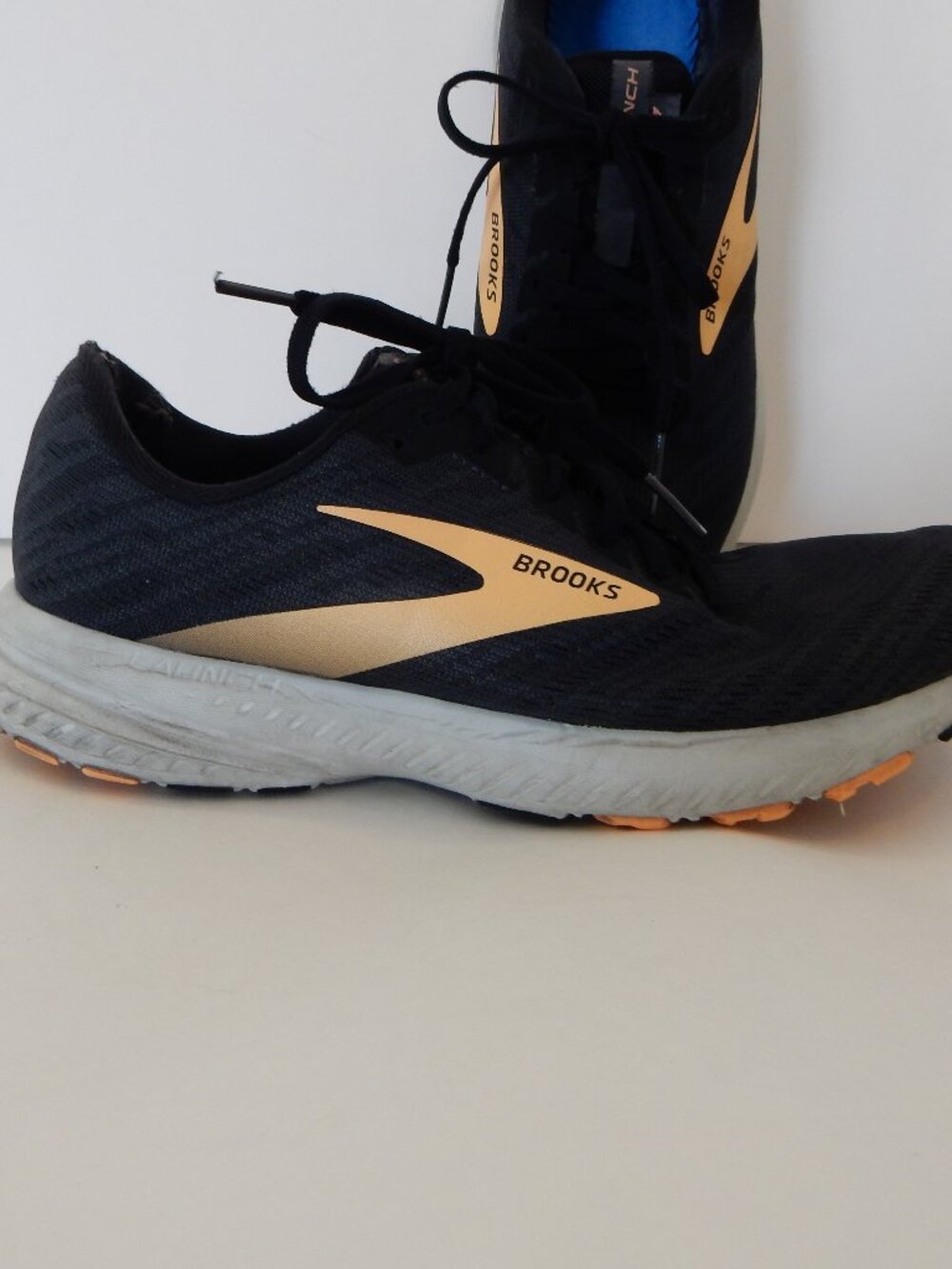Brooks Womens Launch 7 Black Running Shoe Size 10 Used